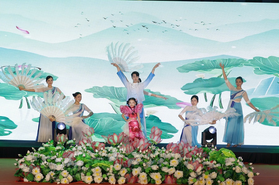 Koda (Ngô Tú Châu) - Vedette nhí hồn nhiên Koda (Ngô Tú Châu) - Vedette nhí hồn nhiên