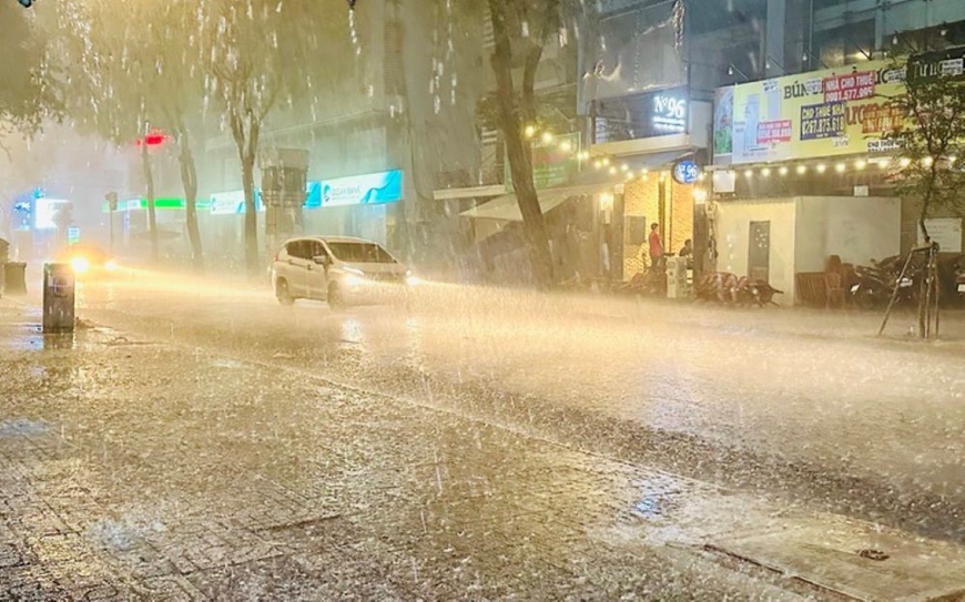 Thời tiết ngày 3/5: Miền Bắc nắng nóng, Tây Nguyên, Nam Bộ có mưa rào và dông