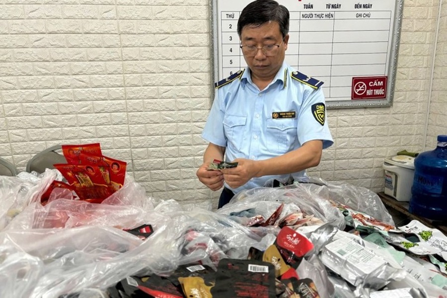 Thu giữ 3.700 thực phẩm không có nguồn gốc