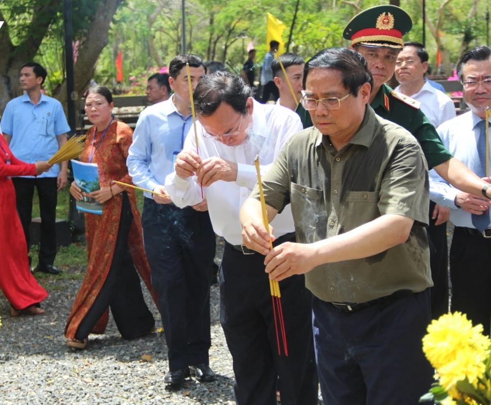 Thủ tướng Phạm Minh Chính dự Lễ viếng, tri ân liệt sĩ tại Côn Đảo