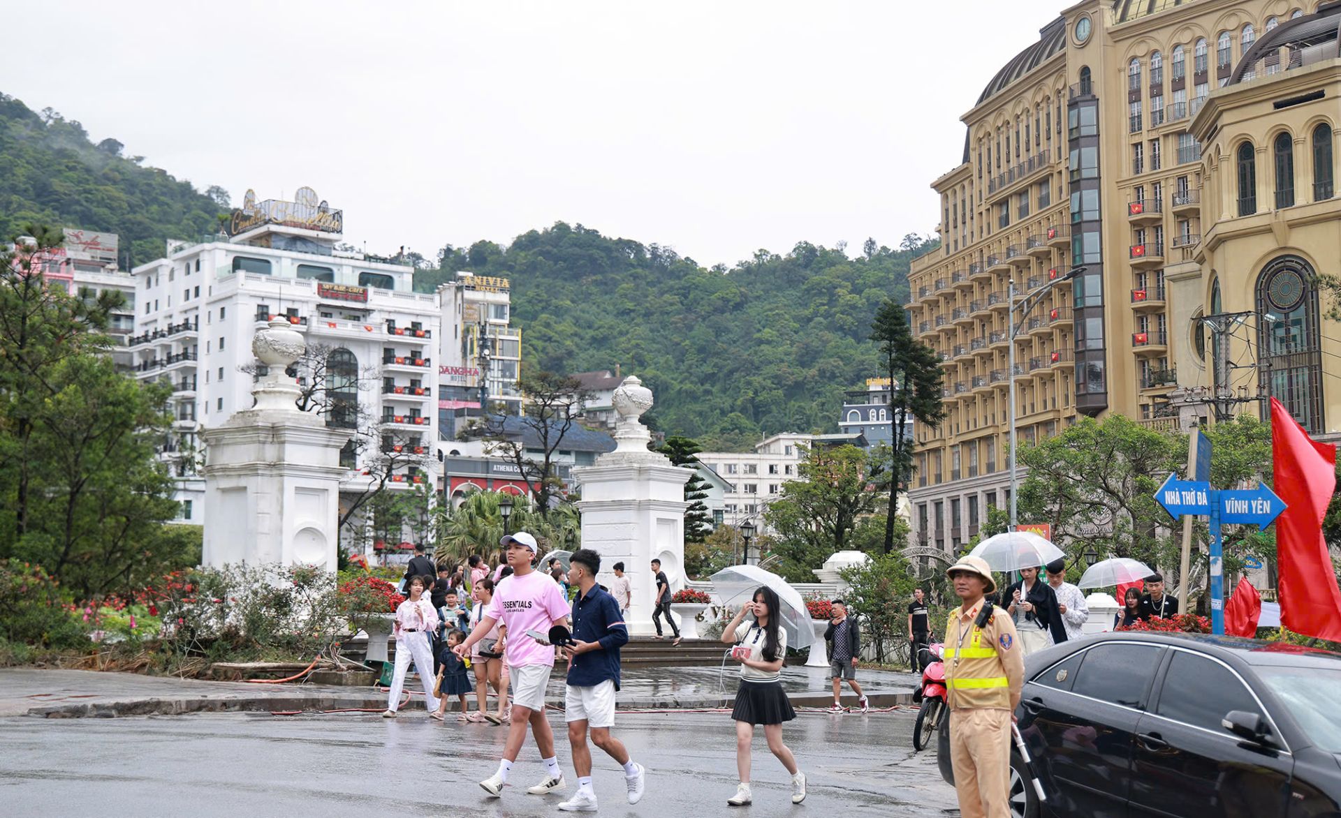 Khu du lịch Tam Đảo thu hút đông đảo du khách đến thăm quan, nghỉ dưỡng trong dịp nghỉ lễ 30/4 - 1/5. Ảnh: Trà Hương