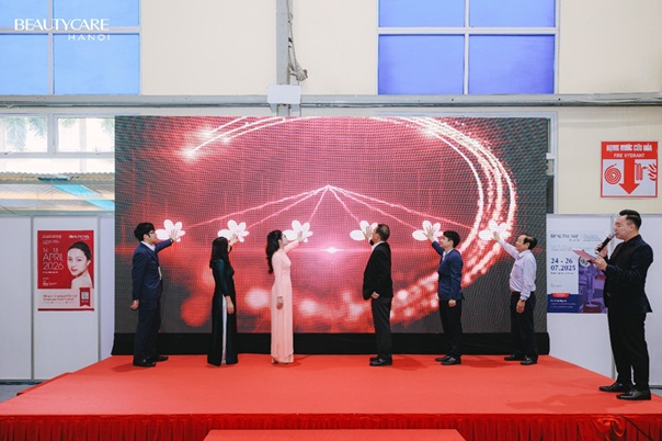 Ban tổ chức nhấn nút khai mạc triển lãm tại Beautycare Expo 2025 Ban tổ chức nhấn nút khai mạc triển lãm tại Beautycare Expo 2025