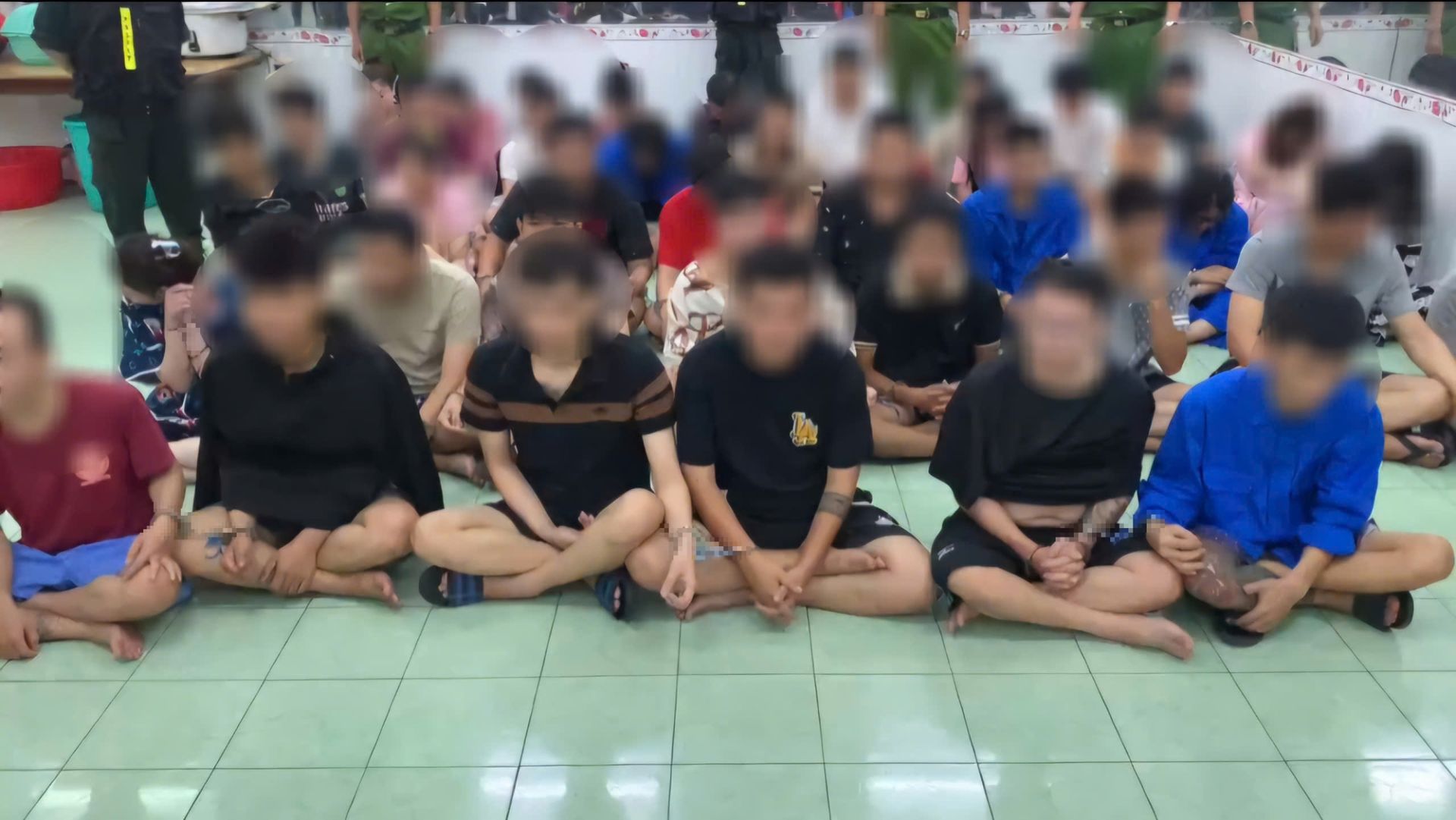 Những nghi can liên quan hai băng nhóm mua bán trái phép ma túy vừa bị bắt giữ