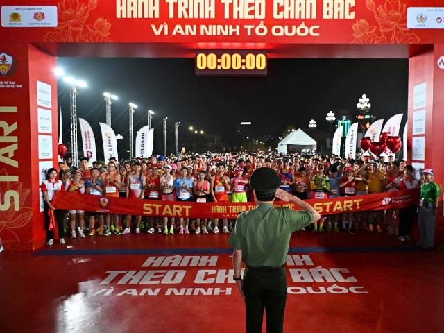 Gần 2.000 vận động viên tại giải chạy “Hành trình theo chân Bác – Vì an ninh Tổ quốc”