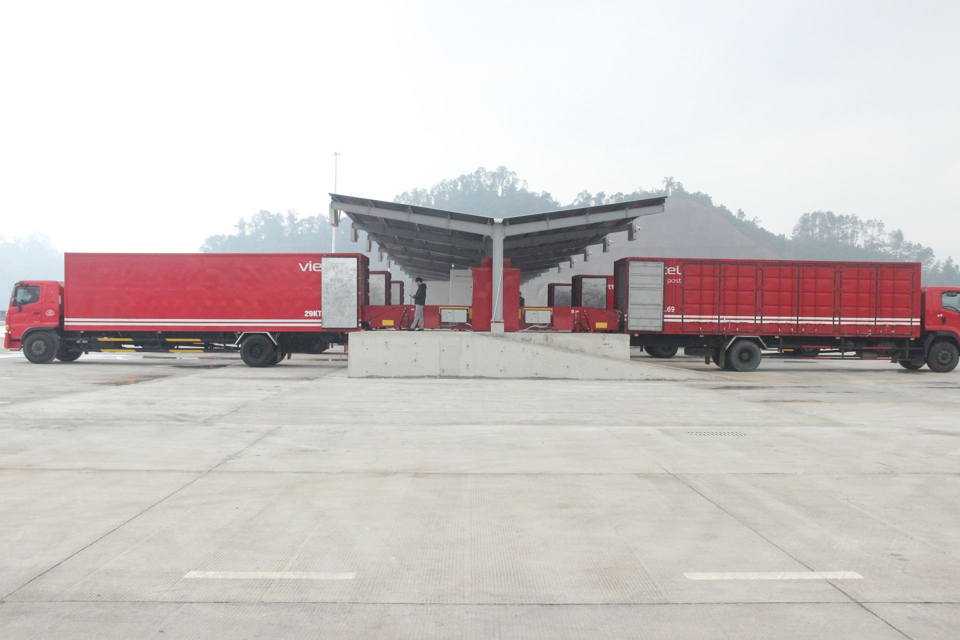 Công viên Logistics Viettel Lạng Sơn, huyện Cao Lộc, tỉnh Lạng Sơn có diện tích bãi đỗ lớn, đảm bảo các điều kiện cơ sở vật chất cho các xe dừng đỗ chờ thông quan tại Cửa khẩu Hữu Nghị