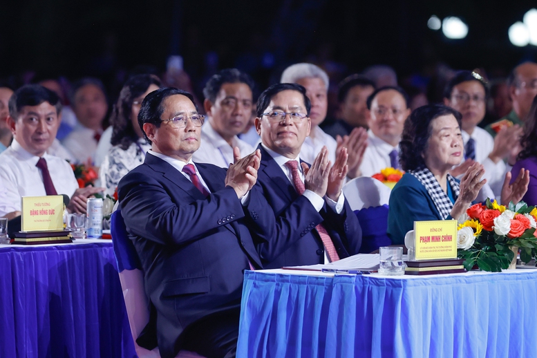 Thủ tướng Phạm Minh Chính và các đại biểu dự Chương trình nghệ thuật chính luận Thủ tướng Phạm Minh Chính và các đại biểu dự Chương trình nghệ thuật chính luận