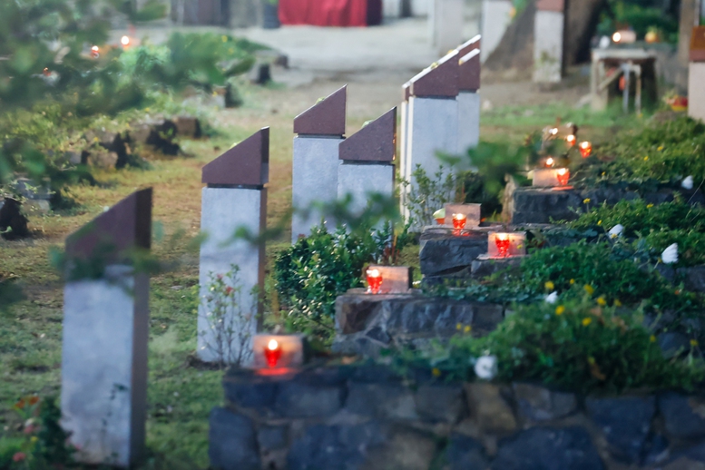 Côn Đảo đã trở thành địa danh lịch sử thiêng liêng, biểu tượng cao đẹp của ý chí đấu tranh, của chủ nghĩa anh hùng cách mạng và tinh thần yêu nước nồng nàn của dân tộc Việt Nam và là Côn Đảo đã trở thành địa danh lịch sử thiêng liêng, biểu tượng cao đẹp của ý chí đấu tranh, của chủ nghĩa anh hùng cách mạng và tinh thần yêu nước nồng nàn của dân tộc Việt Nam và là