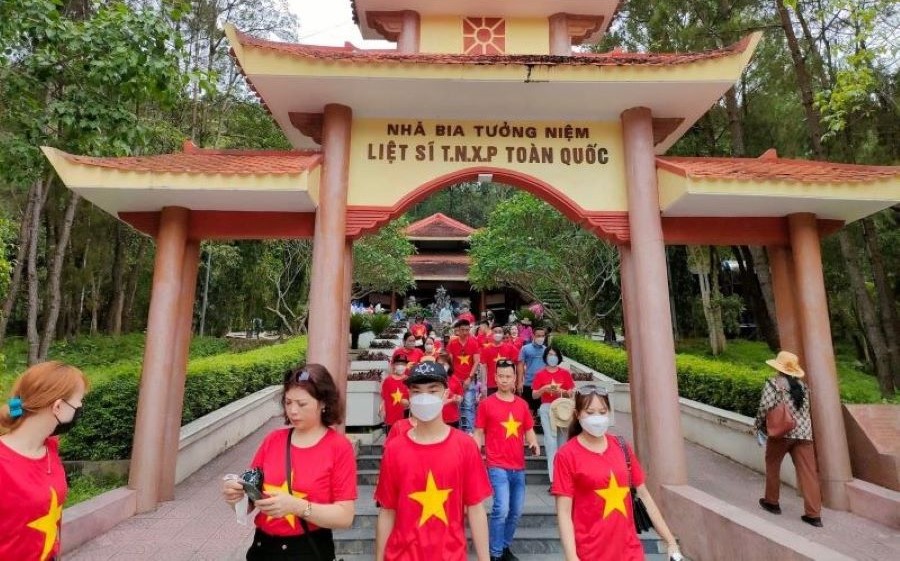 Các địa chỉ đỏ, tâm linh trên địa bàn tỉnh cũng thu hút số lượng lớn du khách thăm và tham quan.