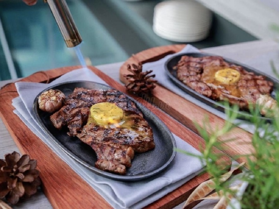Bistecca, hay còn gọi là bò bít tết kiểu Ý, là một món ăn kinh điển trong ẩm thực Ý