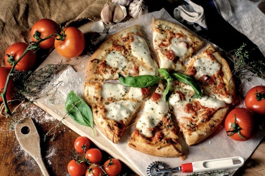 Pizza là một trong những món ăn đưa tên tuổi ẩm thực Ý vang dội như ngày hôm nay.