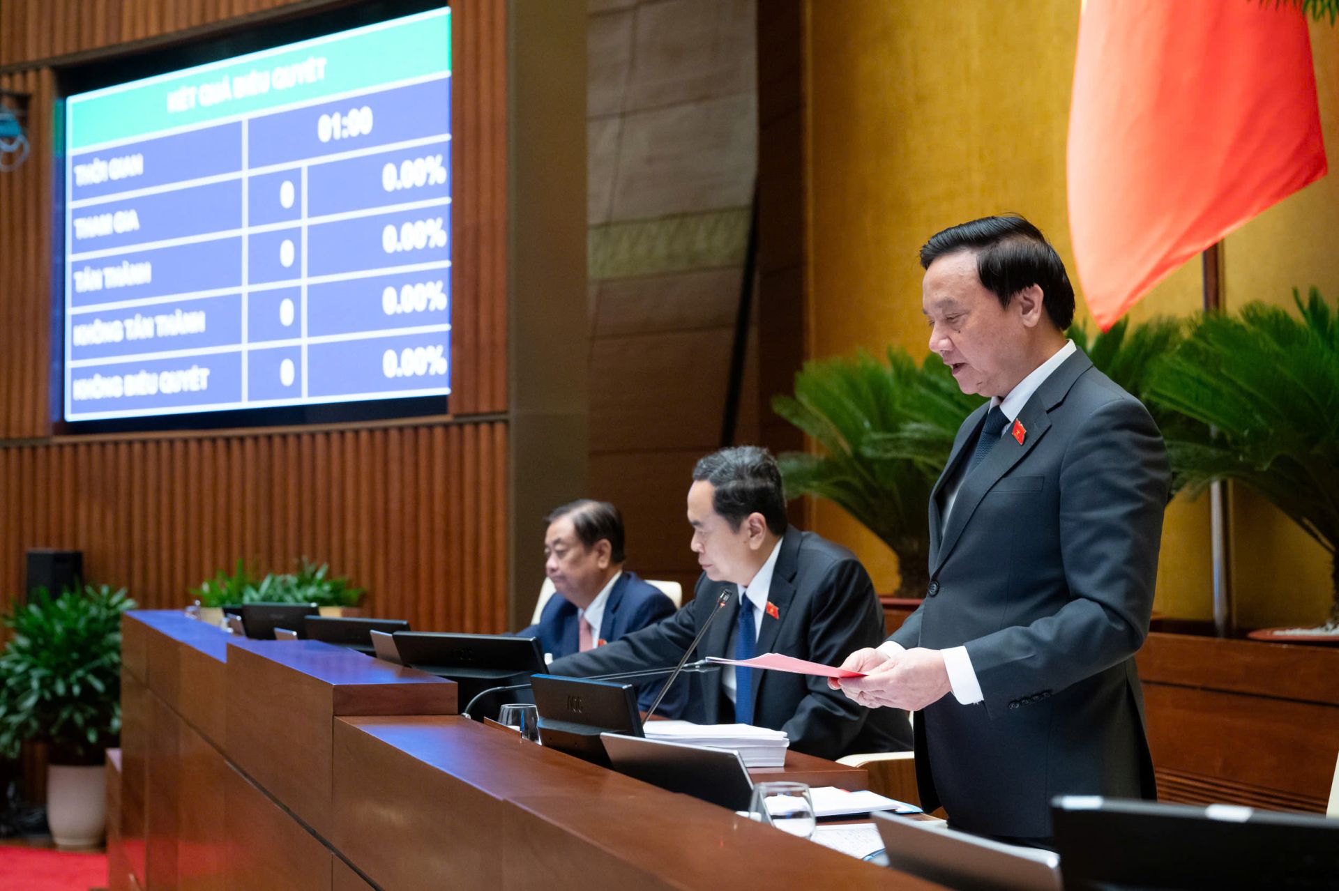 Phó Chủ tịch Quốc hội Nguyễn Khắc Định điều hành Phiên họp