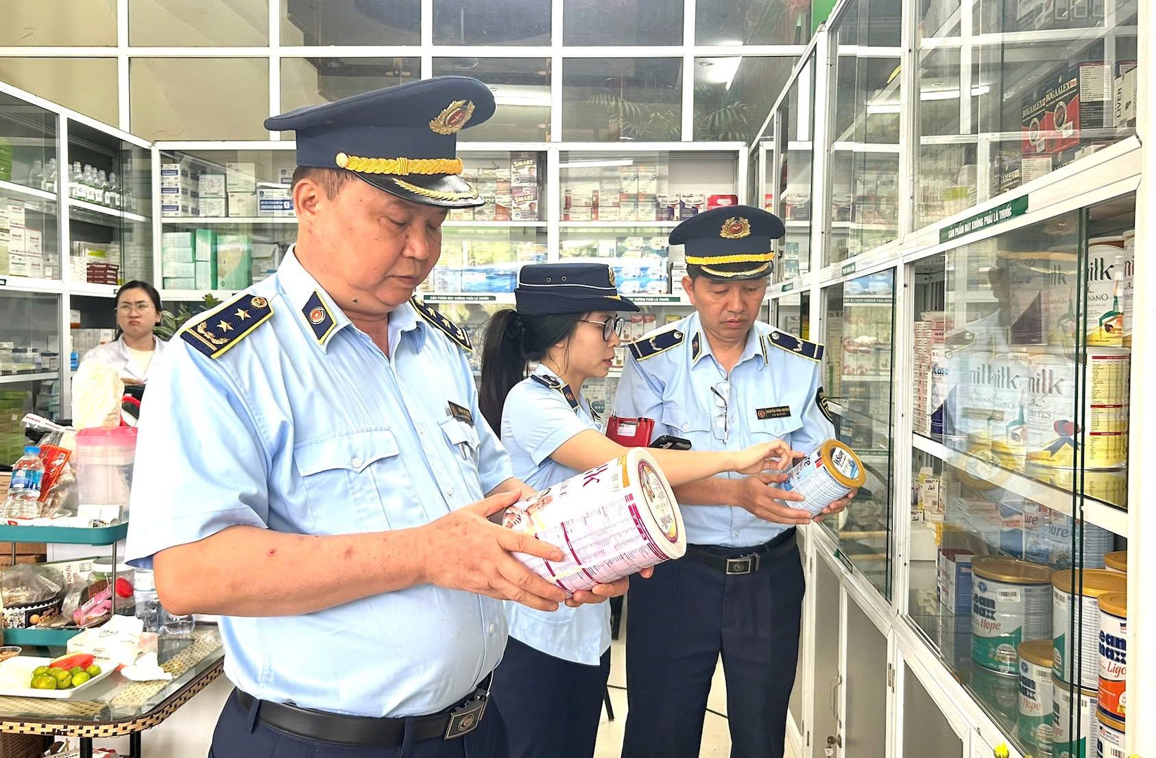 Đội Quản lý thị trường số 2, Chi cục Quản lý thị trường Lạng Sơn kiểm tra các cơ sở kinh doanh sữa, dược phẩm, thực phẩm chức năng trên địa bàn huyện Cao Lộc, tỉnh Lạng Sơn Đội Quản lý thị trường số 2, Chi cục Quản lý thị trường Lạng Sơn kiểm tra các cơ sở kinh doanh sữa, dược phẩm, thực phẩm chức năng trên địa bàn huyện Cao Lộc, tỉnh Lạng Sơn