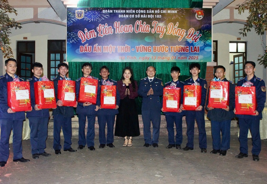 Hoạt động “Liên hoan chia tay đồng đội” tiễn chiến sỹ hoàn thành nghĩa vụ quân sự về địa phương