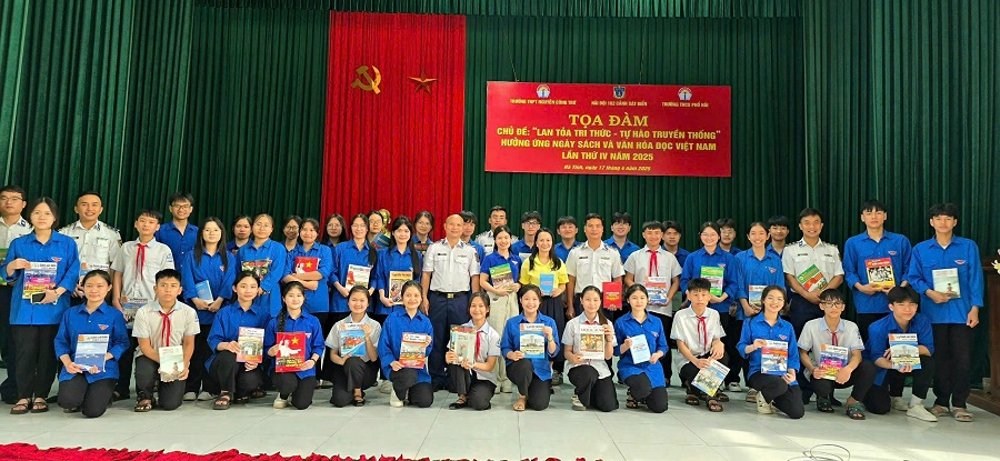 Tọa đàm lan tỏa giá trị về văn hóa đọc đến cán bộ chiến sỹ và đoàn viên thanh niên, học sinh trên địa bàn đóng quân