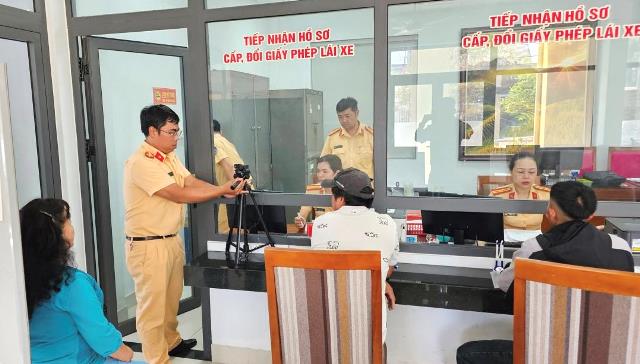 Công an Đà Nẵng lần đầu tổ chức sát hạch và cấp bằng lái xe