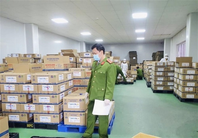 Lợi dụng kẽ hở chính sách: Góc tối của lòng tham trong sản xuất sữa giả