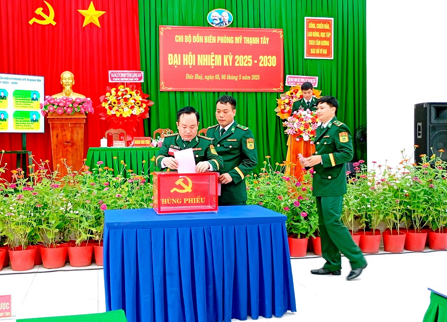Đại hội bỏ phiếu bầu cấp ủy chi bộ Đồn Biên phòng Mỹ Thạnh Tây nhiệm kỳ 2025 - 2030