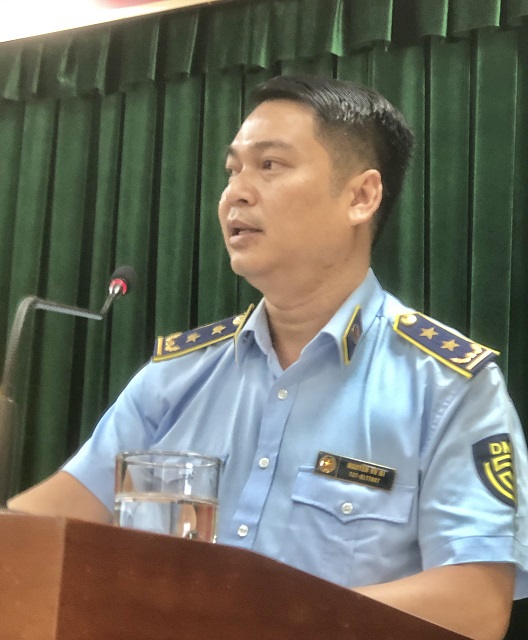 Ông Nguyễn Vũ Bi thay mặt lãnh đạo 5 Đội QLTTT phát biểu ý kiến nhận nhiệm vụ. Ảnh: Viết Hiền