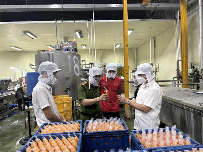 Hàng giả xâm chiếm gian bếp: Báo động về an toàn thực phẩm