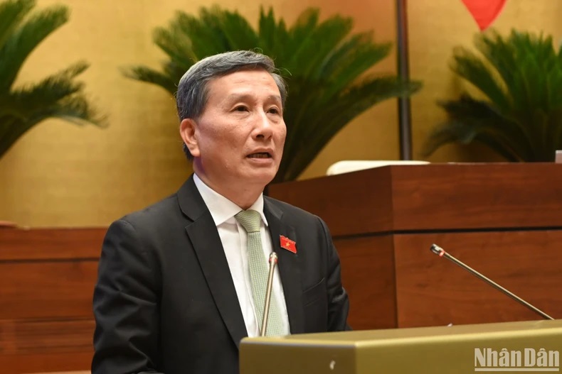 Chủ nhiệm Ủy ban Khoa học, Công nghệ và Môi trường Lê Quang Huy trình bày báo cáo thẩm tra. (Ảnh: BÙI GIANG) Chủ nhiệm Ủy ban Khoa học, Công nghệ và Môi trường Lê Quang Huy trình bày báo cáo thẩm tra. (Ảnh: BÙI GIANG)