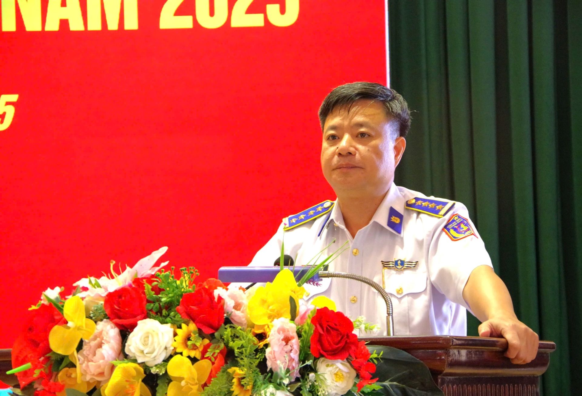 Đại tá Nguyễn Đức Hiếu, Phó Tư lệnh pháp luật Vùng Cảnh sát biển 3, phát biểu chỉ đạo Đại tá Nguyễn Đức Hiếu, Phó Tư lệnh pháp luật Vùng Cảnh sát biển 3, phát biểu chỉ đạo
