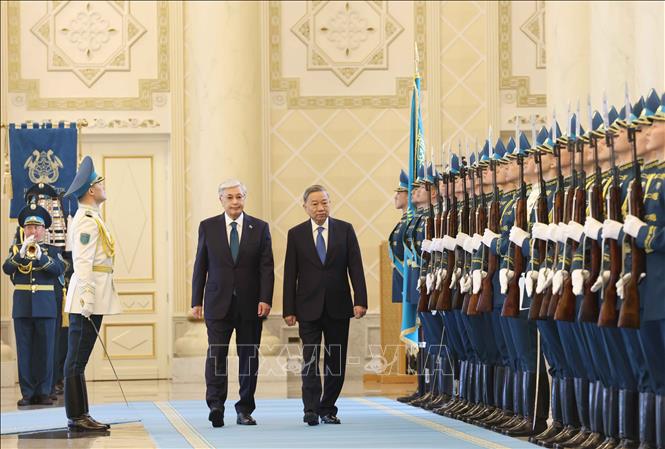 Tổng thống Kassym-Jormat Tokayev chủ trì lễ đón Tổng Bí thư Tô Lâm và Phu nhân