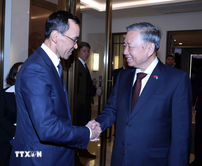 Tổng Bí thư Tô Lâm hội kiến Chủ tịch Thượng viện Kazakhstan Maulen Ashimbayev. (Ảnh: Thống Nhất/TTXVN)