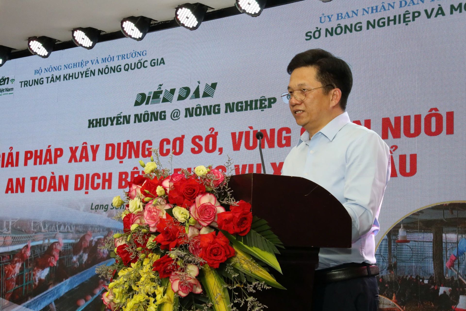 Ông Lê Minh Lịch, Phó Giám đốc Trung tâm Khuyến nông quốc gia phát biểu tại diễn đàn Ông Lê Minh Lịch, Phó Giám đốc Trung tâm Khuyến nông quốc gia phát biểu tại diễn đàn