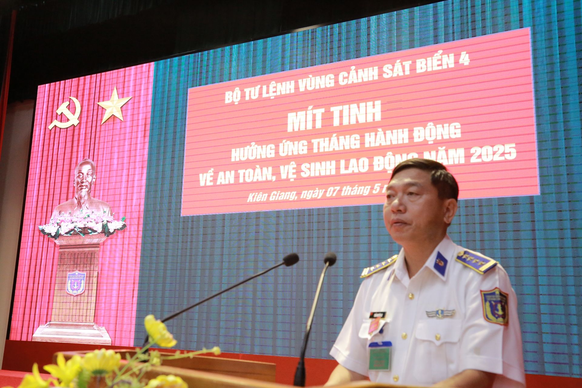 Bộ Tư lệnh Vùng Cảnh sát biển 4 tích cực hưởng ứng Tháng hành động về an toàn vệ sinh lao động năm 2025