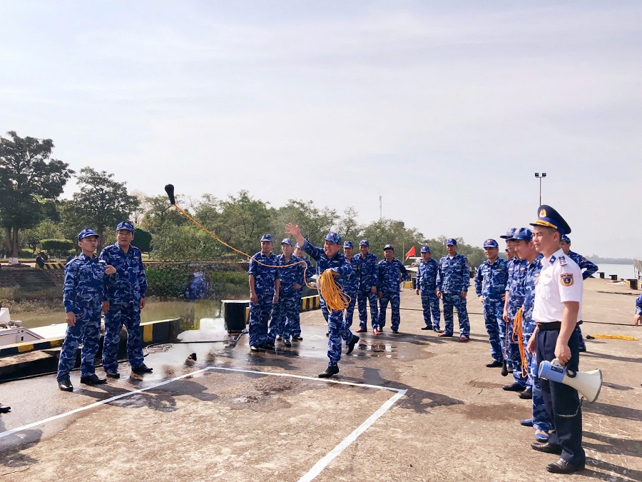 Thi kỹ thuật ném dây mồi Thi kỹ thuật ném dây mồi