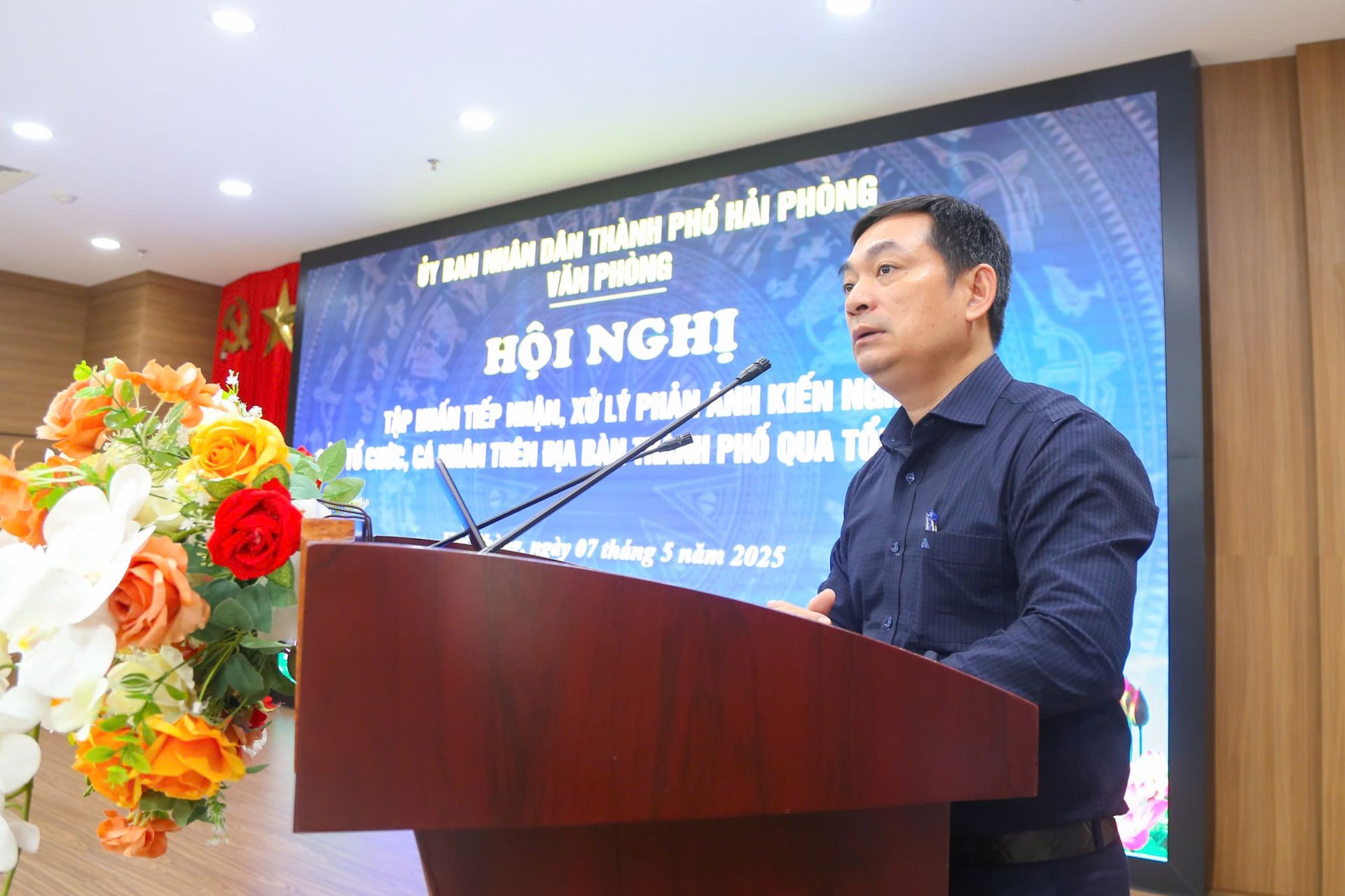 Chánh Văn phòng UBND thành phố Trần Huy Kiên phát biểu tại Hội nghị tập huấn