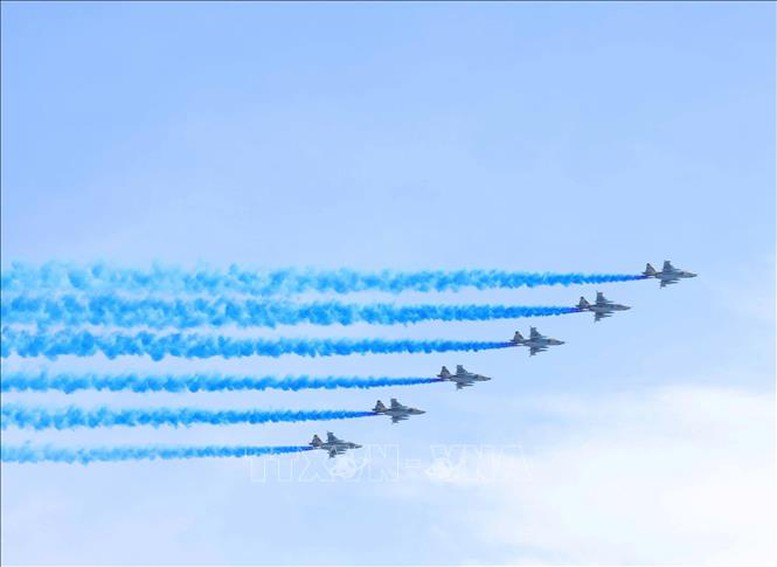 Lực lượng Không quân Kazakhstan trình diễn tại lễ duyệt binh. Ảnh: TTXVN Lực lượng Không quân Kazakhstan trình diễn tại lễ duyệt binh. Ảnh: TTXVN