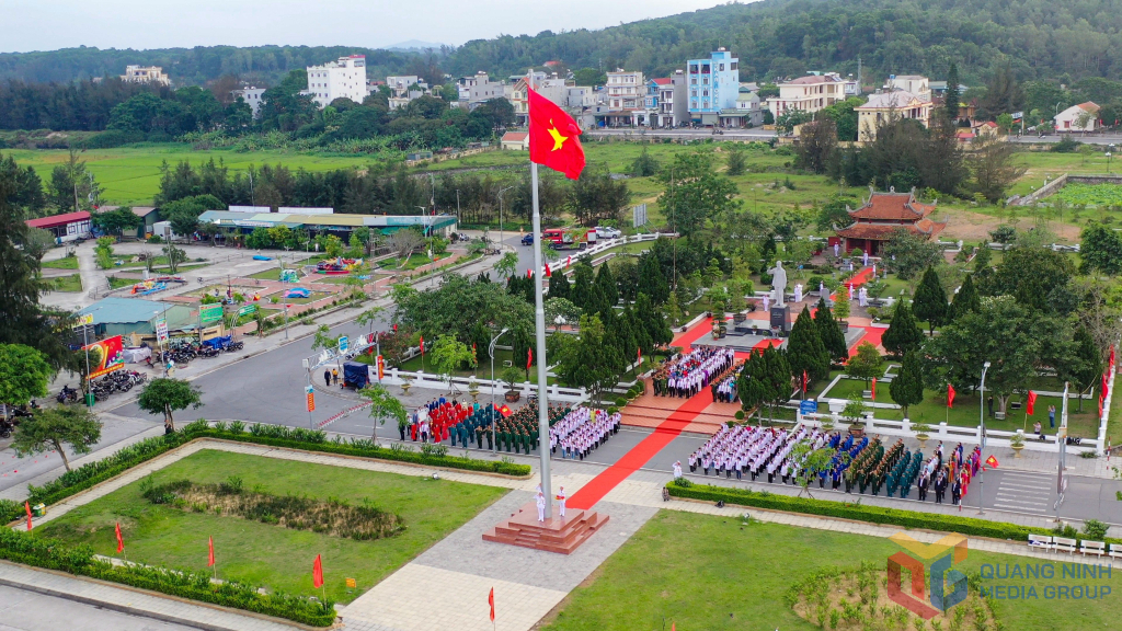 Lần đầu tiên tổ chức đồng thời Lễ thượng cờ, chào cờ và hát Quốc ca trực tiếp trên 3 đảo của Cô Tô