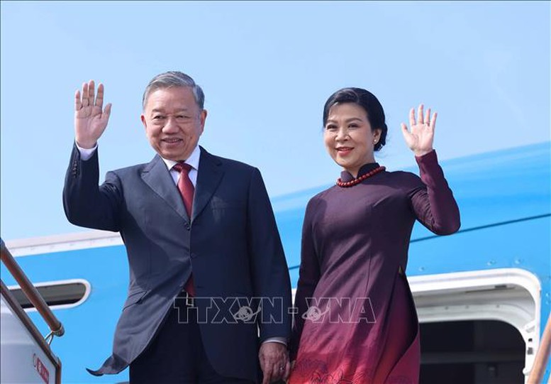 Chiều 7/5 (theo giờ địa phương), chuyên cơ chở Tổng Bí thư Tô Lâm và Phu nhân cùng Đoàn đại biểu cấp cao Việt Nam đến sân bay quốc tế Heydar Aliyev, thành phố Baku, Azerbaijan. Ảnh: TTXVN Chiều 7/5 (theo giờ địa phương), chuyên cơ chở Tổng Bí thư Tô Lâm và Phu nhân cùng Đoàn đại biểu cấp cao Việt Nam đến sân bay quốc tế Heydar Aliyev, thành phố Baku, Azerbaijan. Ảnh: TTXVN