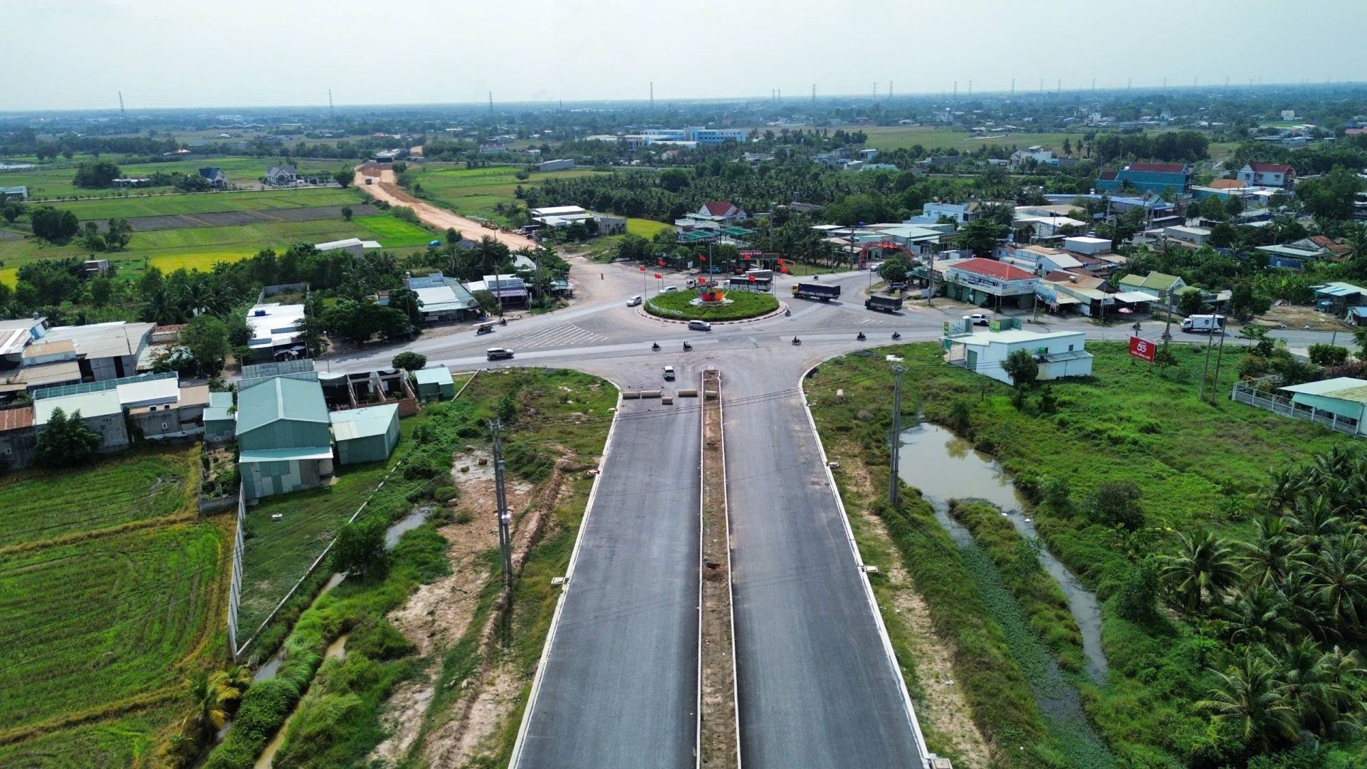 Huy động tất cả các nguồn lực đầu tư phát triển hạ tầng, nhất là hạ tầng giao thông, đáp ứng yêu cầu phát triển