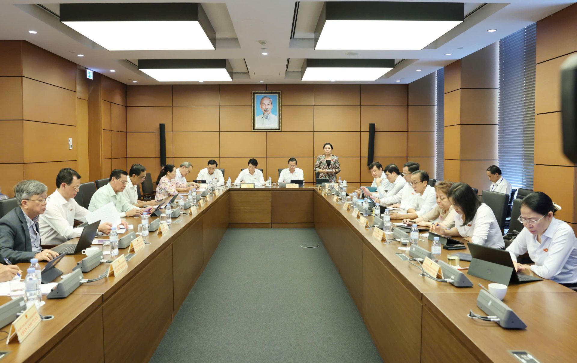 Toàn cảnh phiên thảo luận tại Tổ 2. Ảnh quochoi.vn.