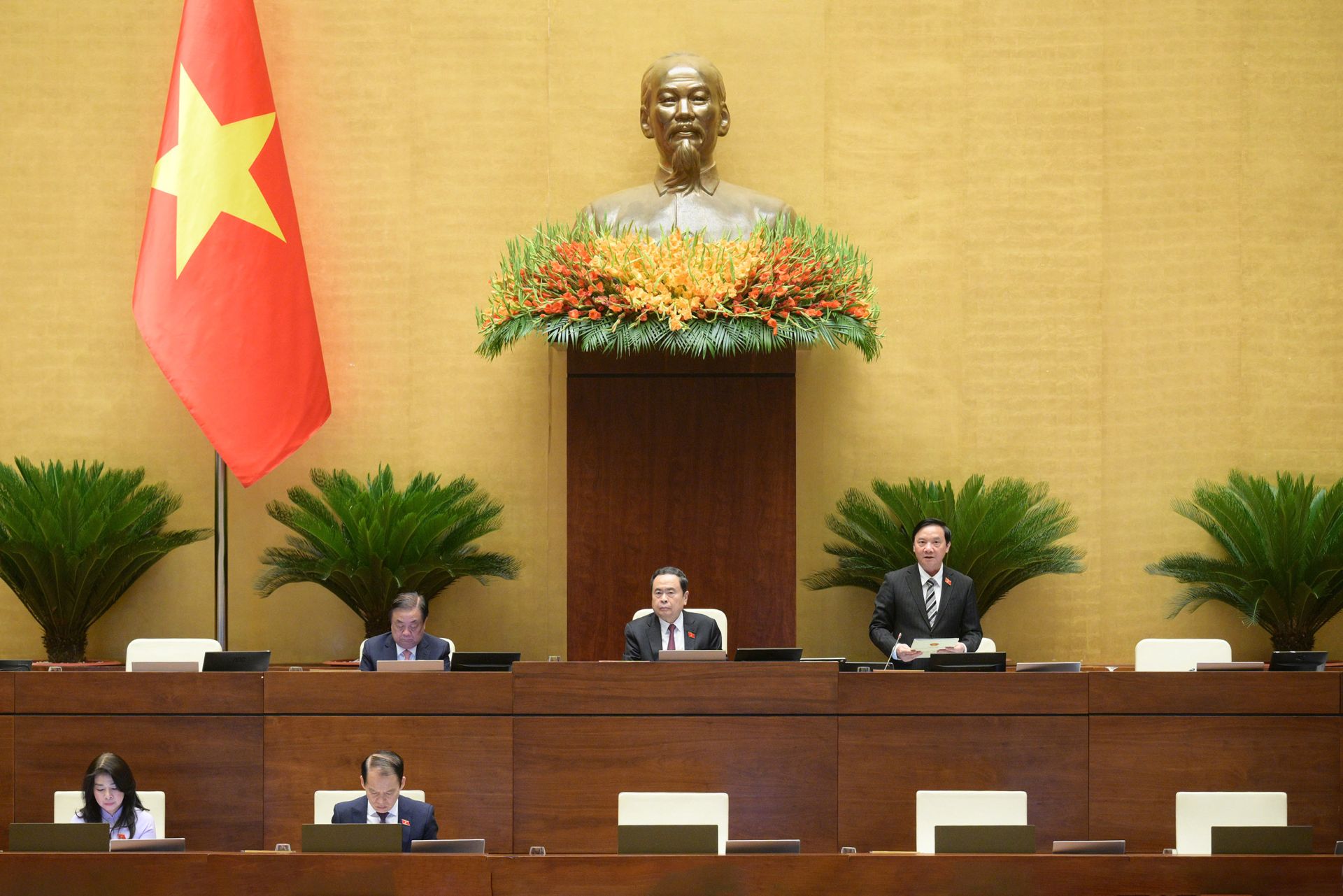 Phó Chủ tịch Quốc hội Nguyễn Khắc Định điều hành phiên họp sáng 08/5 Phó Chủ tịch Quốc hội Nguyễn Khắc Định điều hành phiên họp sáng 08/5
