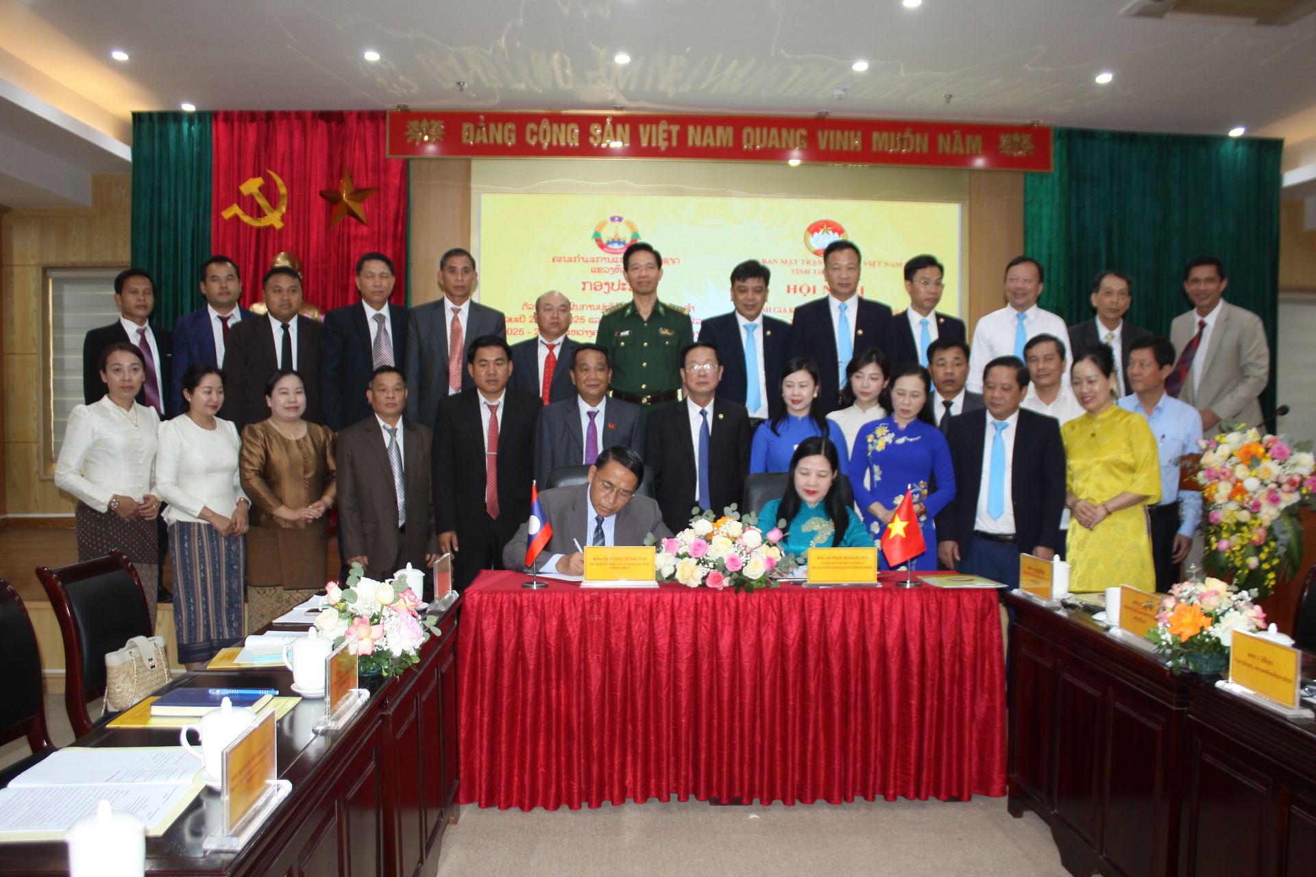 Mặt trận 2 tỉnh Thanh Hóa – Hủa Phăn ký kết bản ghi nhớ giai đoạn 2025-2027