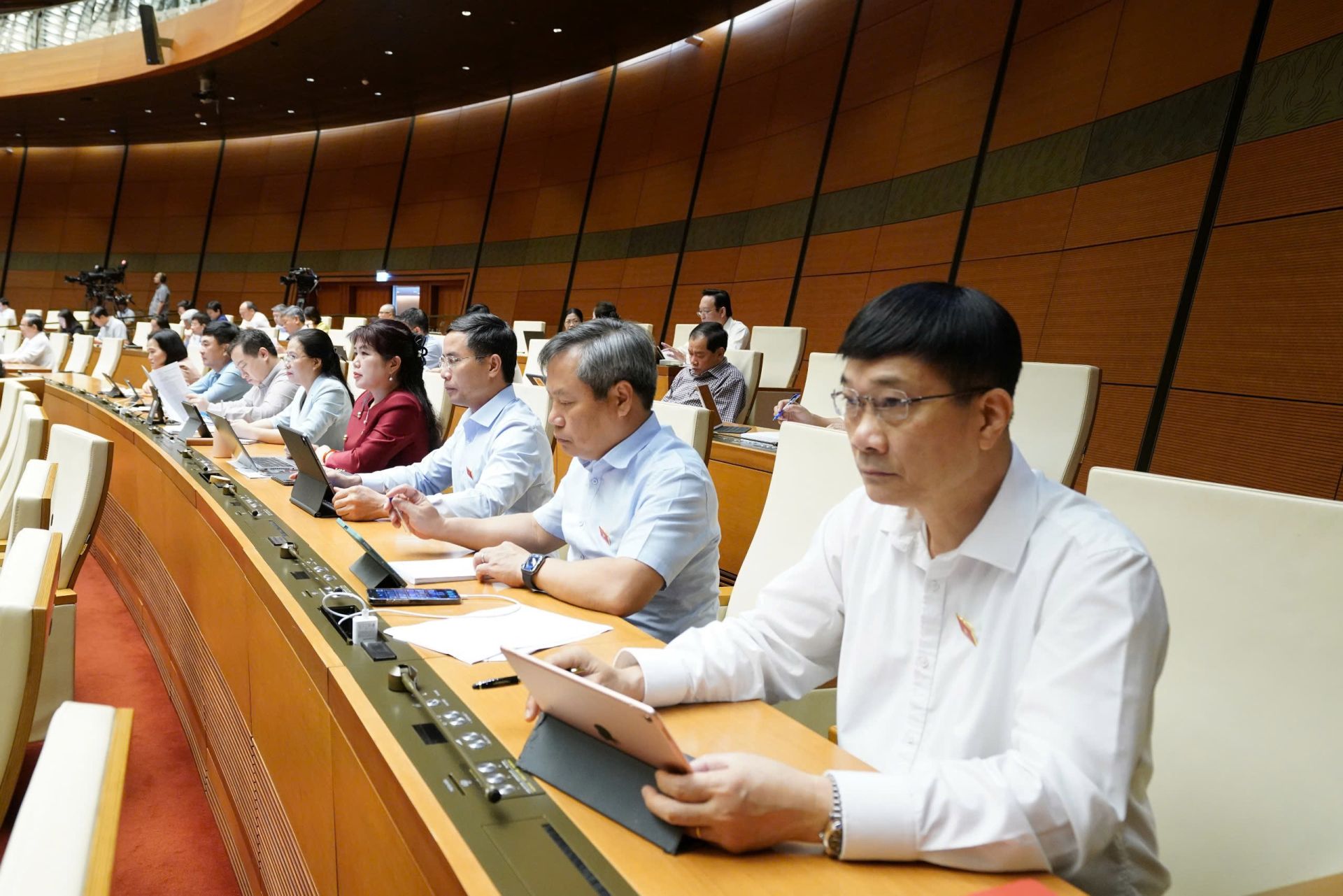 Toàn cảnh hội trường Kỳ họp thứ 9. Ảnh quochoi.vn. Toàn cảnh hội trường Kỳ họp thứ 9. Ảnh quochoi.vn.