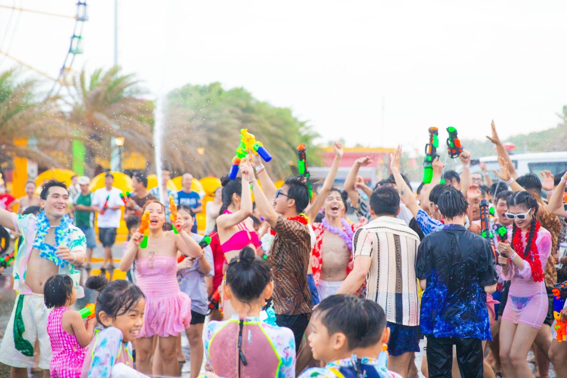 Lễ hội té nước - Điểm nhấn của sự kiện “Chào hè - Summer Fest 2025” Lễ hội té nước - Điểm nhấn của sự kiện “Chào hè - Summer Fest 2025”