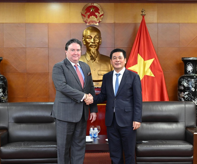 Bộ trưởng Nguyễn Hồng Diên và ngài Marc E. Knapper, Đại sứ đặc mệnh toàn quyền Hợp chúng quốc Hoa Kỳ tại Việt Nam. Ảnh VGP. Bộ trưởng Nguyễn Hồng Diên và ngài Marc E. Knapper, Đại sứ đặc mệnh toàn quyền Hợp chúng quốc Hoa Kỳ tại Việt Nam. Ảnh VGP.