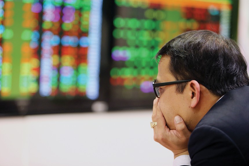 VN-Index hôm nay: Nhà đầu tư duy trì tỷ trọng cổ phiếu hiện tại, hạn chế mua đuổi