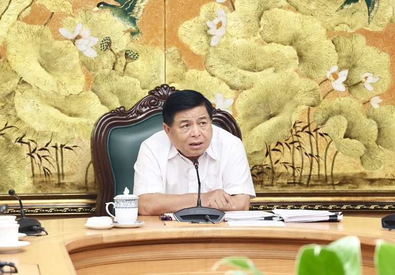 Phó Thủ tướng Nguyễn Chí Dũng cơ bản thống nhất với đề xuất lùi thời hạn đối với Nghị định về đăng ký doanh nghiệp để cập nhật các nội dung mới trên cơ sở thực hiện quy trình thủ tục theo quy định, bảo đảm trình ban hành trước 1/7/2025 - Ảnh: VGP/Thu Sa