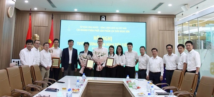 PVNDB biểu dương những tập thể, cá nhân có thành tích xuất sắc trong phong trào thi đua lao động sản xuất giai đoạn 2020-2025 PVNDB biểu dương những tập thể, cá nhân có thành tích xuất sắc trong phong trào thi đua lao động sản xuất giai đoạn 2020-2025