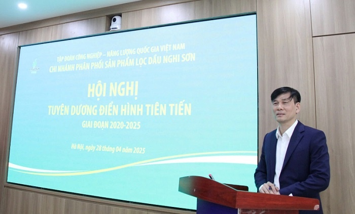 Ông Nguyễn Duyên Cường - Giám đốc Chi nhánh, Chủ tịch Hội đồng Thi đua - Khen thưởng đánh giá cao những kết quả tích cực mà phong trào thi đua, khen thưởng của PVNDB đạt được trong giai đoạn vừa qua Ông Nguyễn Duyên Cường - Giám đốc Chi nhánh, Chủ tịch Hội đồng Thi đua - Khen thưởng đánh giá cao những kết quả tích cực mà phong trào thi đua, khen thưởng của PVNDB đạt được trong giai đoạn vừa qua