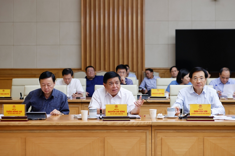 Phó Thủ tướng Trần Hồng Hà, Phó THủ tướng Nguyễn Chí Dũng và Bộ trưởng, Chủ nhiệm VPCP Trần Văn Sơn dự và phát biểu tại cuộc họp - Ảnh: VGP/Nhật Bắc Phó Thủ tướng Trần Hồng Hà, Phó THủ tướng Nguyễn Chí Dũng và Bộ trưởng, Chủ nhiệm VPCP Trần Văn Sơn dự và phát biểu tại cuộc họp - Ảnh: VGP/Nhật Bắc