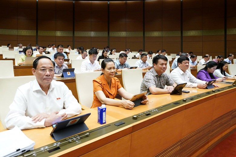 Các đại biểu Quốc hội nghe Tờ trình và Báo cáo thẩm tra về dự án Luật sửa đổi, bổ sung một số điều của Luật Doanh nghiệp Các đại biểu Quốc hội nghe Tờ trình và Báo cáo thẩm tra về dự án Luật sửa đổi, bổ sung một số điều của Luật Doanh nghiệp