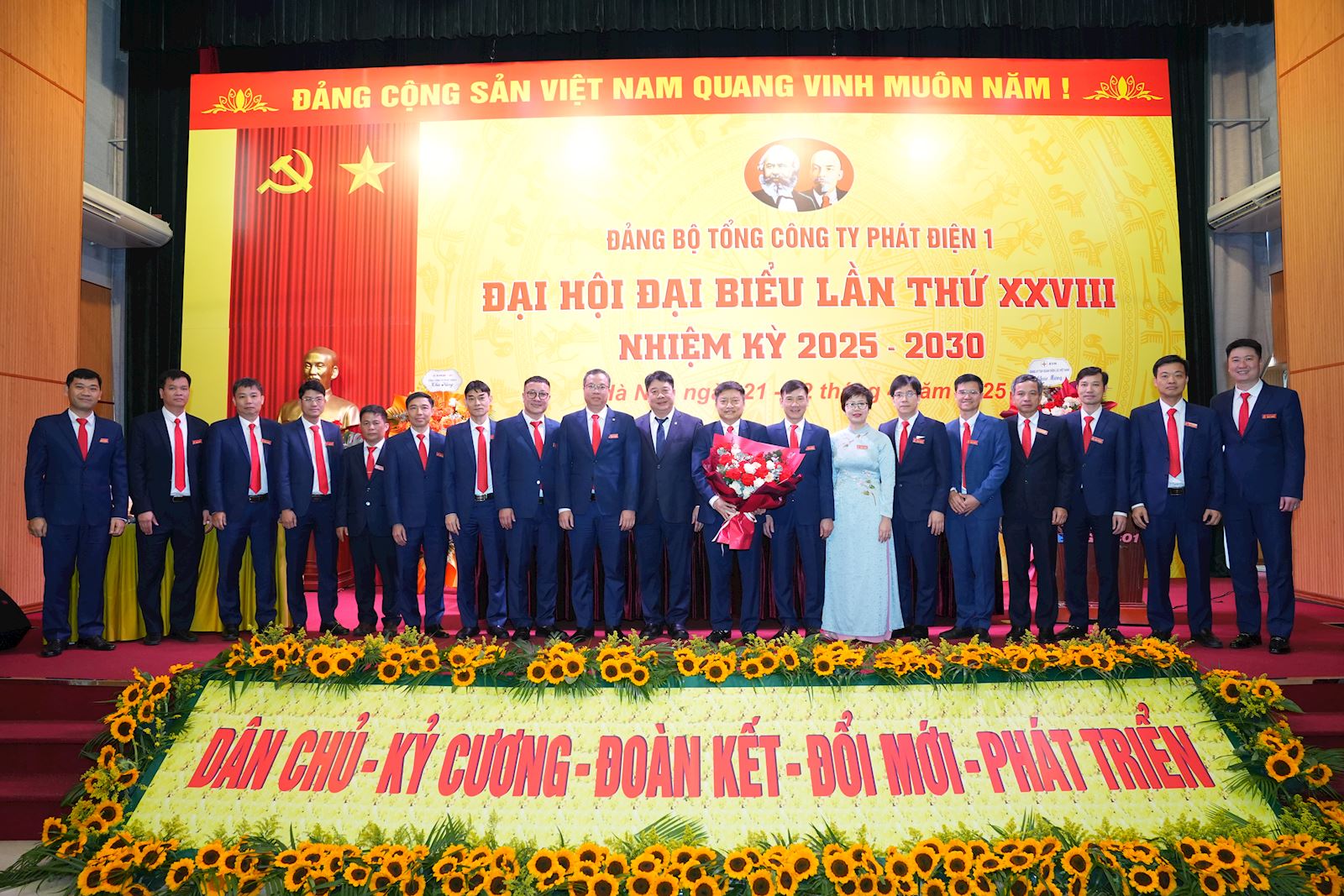 Ra mắt Ban chấp hành Đảng bộ EVNGENCO1 nhiệm kỳ 2025 – 2030 Ra mắt Ban chấp hành Đảng bộ EVNGENCO1 nhiệm kỳ 2025 – 2030