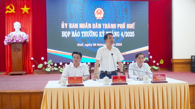 Huế - Việc mua sắm máy vi tính tập trung "nóng" tại cuộc Họp báo thường kỳ tháng 4/2025