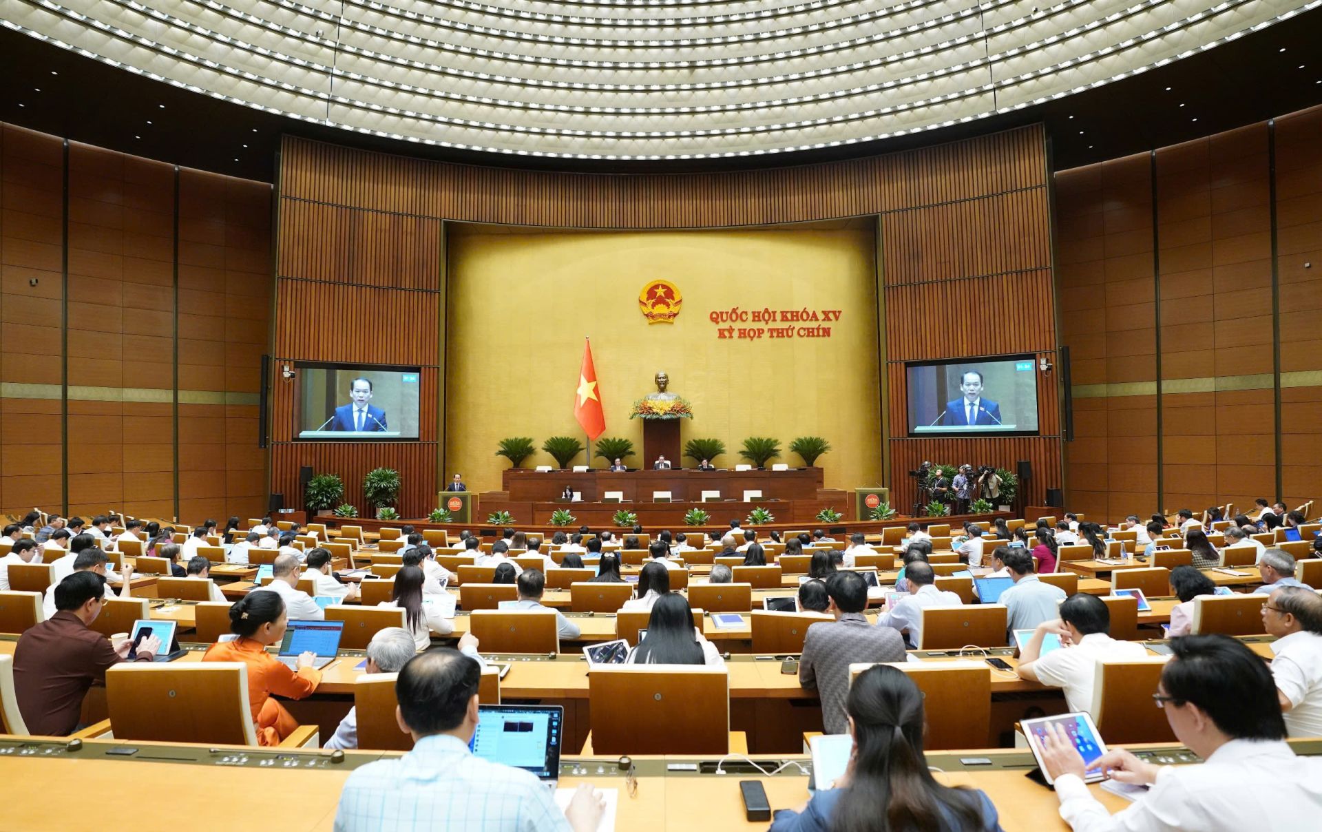 Sửa đổi, bổ sung Hiến pháp năm 2013: Những điểm mới nhằm tinh gọn bộ máy. Ảnh quochoi.vn Sửa đổi, bổ sung Hiến pháp năm 2013: Những điểm mới nhằm tinh gọn bộ máy. Ảnh quochoi.vn